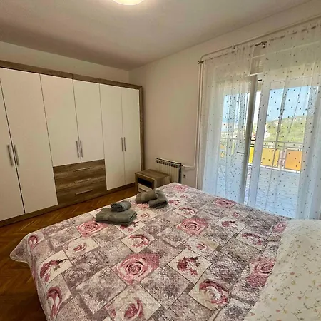 Apartment In 50540 Jadranovo